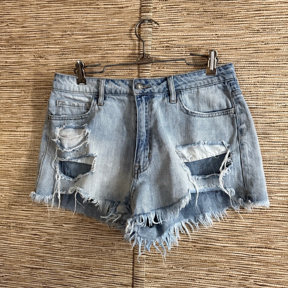 Klique B. Jean Shorts Distressed Denim Light Wash Blue Fringe Women 29